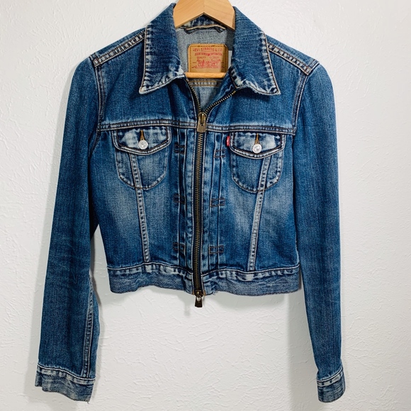Levi's Jackets & Blazers - EUC Levi's Full Zip Front Denim Jean Jacket M
